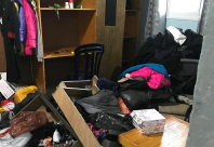  بالفيديو: الشرطة تداهم بيت عائلة عربية في اللد وتعبث بمحتوياته وتصادر بعضها