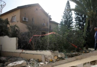 اصابة 4 اسرائيليين في سقوط صاروخ على عسقلان