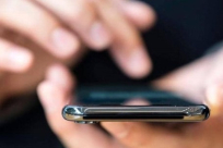 "أبل" تطرح هواتف آيفون تتحدى "القراصنة"