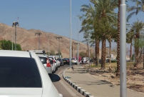 ازدحامات خانقة في معبر طابا بعد عودة الآلاف للبلاد من عطلة عيد الاضحى