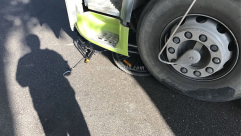  بالصور: اصابة طفيفة لسيدة اثر تعرضها للدهس من قبل شاحنة في يافا