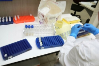  روسيا تبدأ توزيع لقاحها ضد كورونا اليوم وسط تصاعد بالاصابات في العالم