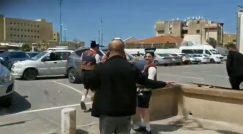   اللد: الشرطة تعتقل شابين بعد طردهما فرقة موسيقية أمام المسجد الكبير