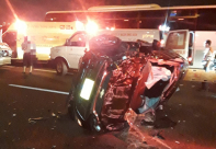 5 اصابات بحادث طرق وانقلاب مركبتين على طريق مطار اللد