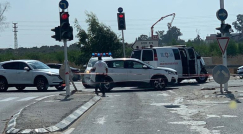   اصابة شخصين بحادث طرق بين سيارة اسعاف ومركبة بمفرق اللد 