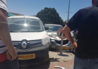 صور: اصابة طفيفة لشخصين بحادث طرق قرب مقبرة النبي صالح بالرملة