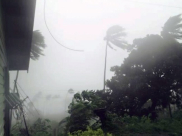 فيديو- 17 قتيلا وتسوية قرى بالارض في اعصار "وينستون"