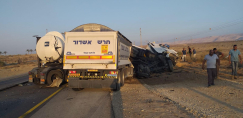  إصابة شخصين بحادث بين شاحنتين قرب البحر الميت