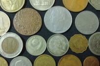 بالفيديو: أمريكي يدفع ضرائب سيارته بـ 300 ألف عملة معدنية