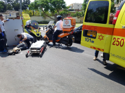  بالصور: اصابة متوسطة لشخصين بحادث طرق ذاتي في مدينة يافا 