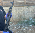  الرملة: ضبط بندقية "كلاشينكوف" ومسدس في حي الجواريش