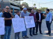 وقفة احتجاجية أمام مصنع "دلكول" للكيماويات في مدينة اللد 