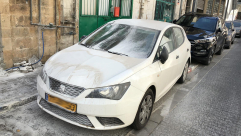  صور: الدقيق "الطحين" يُغطي المركبات والشارع في حي النزهة بيافا - فما القصة ؟!