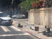  بالصور: اصابة متوسطة لشخصين بحادث طرق ذاتي وسط مدينة يافا 