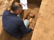 فيديو: الكشف عن قبور تتبع لمقبرة "الاسعاف" بيافا ودعوات للتواجد في المنطقة