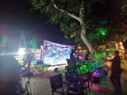  بالصور: تقديم الطعام والهدايا للمارة في شارع "ييفت" عن روح الشاب محمود مسلم