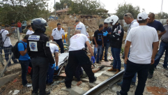 بالصور: اصابة متوسطة لرجل دهسه القطار في حي المحطة باللد