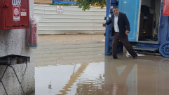   فيديو: أمطار غزيرة تهطل على مدينة اللد والسكان يشتكون ضعف البنية التحتية 