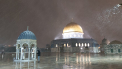 فيديو: قبة الصخرة الذهبية تكتسي باللون الابيض الناصع 