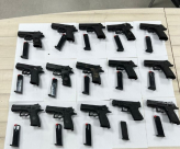 اعتقال 3 شبان من اللد ونابلس بشبهة محاولة تهريب 15 مسدسًا