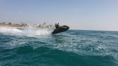  فيديو: رياضة "الجيت سكي" المائية تحظى باهتمام واسع لدى شباب مدينة يافا
