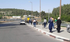  فيديو: الشرطة تنصب الحواجز وتعرقل وصول الحافلات للأقصى 