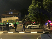 فيديو: اصابة خطيرة لشاب بعملية اطلاق نار بالمدينة 