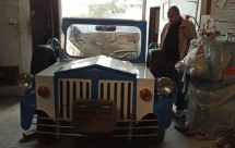 شاهدها في ميناء يافا قبل 32 عاماً - غزاوي يستنسخ سيارة كلاسيكية من عام 1817