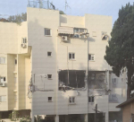 مقتل اسرائيلي بعد سقوط صاروخ على مبنى في رحوفوت 