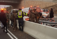 10 إصابات بينها خطيرة بحادث بين شاحنة وحافلة قرب القدس