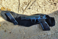 اللد: الشرطة تتعقب مطلقي النار بالليل لتداهم بيوتهم في النهار