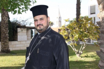  الأب قسطنطين نصار يهنئ المسلمين بحلول عيد الفطر السعيد 