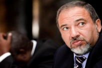 بسبب غزة - ليبرمان يُقدم استقالته رسمياً 