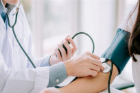 ضغط الدم الطبيعي عند الرجال قد يسبب السكتة الدماغية لدى النساء وفقًا لدراسة إسرائيلية جديدة