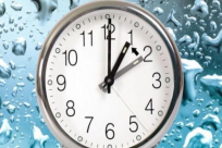 الليلة: بدء العمل بالتوقيت الشتوي في البلاد 