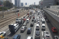 ازدحامات في منطقة المركز بسبب اغلاق مقطع من شارع "أيالون"