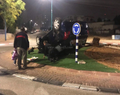  اللد: إصابة متوسطة لشخصين بانقلاب مركبة قرب محطة الشرطة فجر اليوم