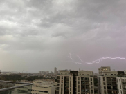 أمطار رغم ارتفاع درجات الحرارة .. الأجواء في يافا هذه اللحظات