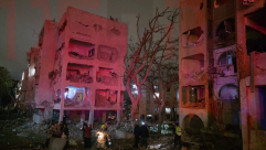 75 مصابا بينهم 10 بحالة خطيرة جراء سقوط صاروخ في عراد 