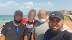 عمال من الخليل وكفر قاسم يتركون مكان عملهم في أرض مقبرة الاسعاف 