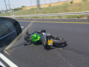 اصابة خطرة لراكب دراجة نارية بحادث طرق قرب اللد