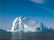 ولادة جبل جليد مساحته 6 اضعاف البحرين