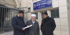  الشرطة تستدعي خطيب الأقصى عكرمة صبري وتسلمه أمر ابعاد عن المسجد