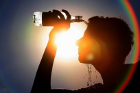 تحذيرات من التعرض لأشعة الشمس - أجواء حارة جداً اليوم 