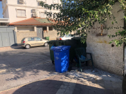  أهال من اللد يشتكون من وجود النفايات قرب مدرسة دار الحكمة 