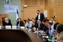 الكنيست يبحث تعديلًا قانونيًا يمنح الشرطة صلاحية التحقيق في "التحريض" دون موافقة النيابة