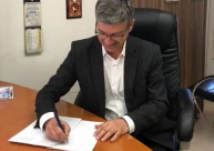  فيديو: رئيس بلدية الرملة يُوقّع على قرار البدء ببناء كنيس يهودي بالمدينة