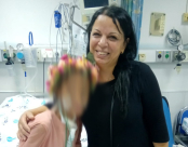   فيديو: أم خالد حسونة تُبادر لتنظيم عيد ميلاد مفاجئ لطفلة مريضة بالقلب من السودان