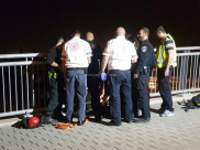  بالفيديو: شخص يحاول الانتحار قفزاً من فوق الجسر  الجديد بالرملة