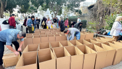 يافا: تحضير عشرات الطرود الغذائية لتوزيعها على العائلات المتعففة في المدينة